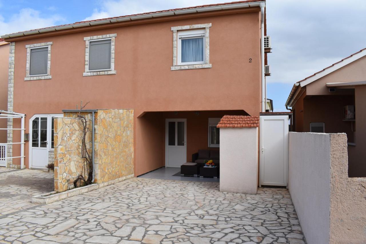 ויר Holiday House Matej מראה חיצוני תמונה