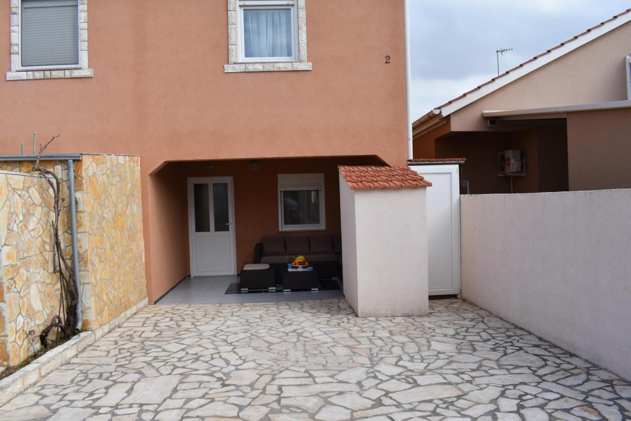 ויר Holiday House Matej מראה חיצוני תמונה